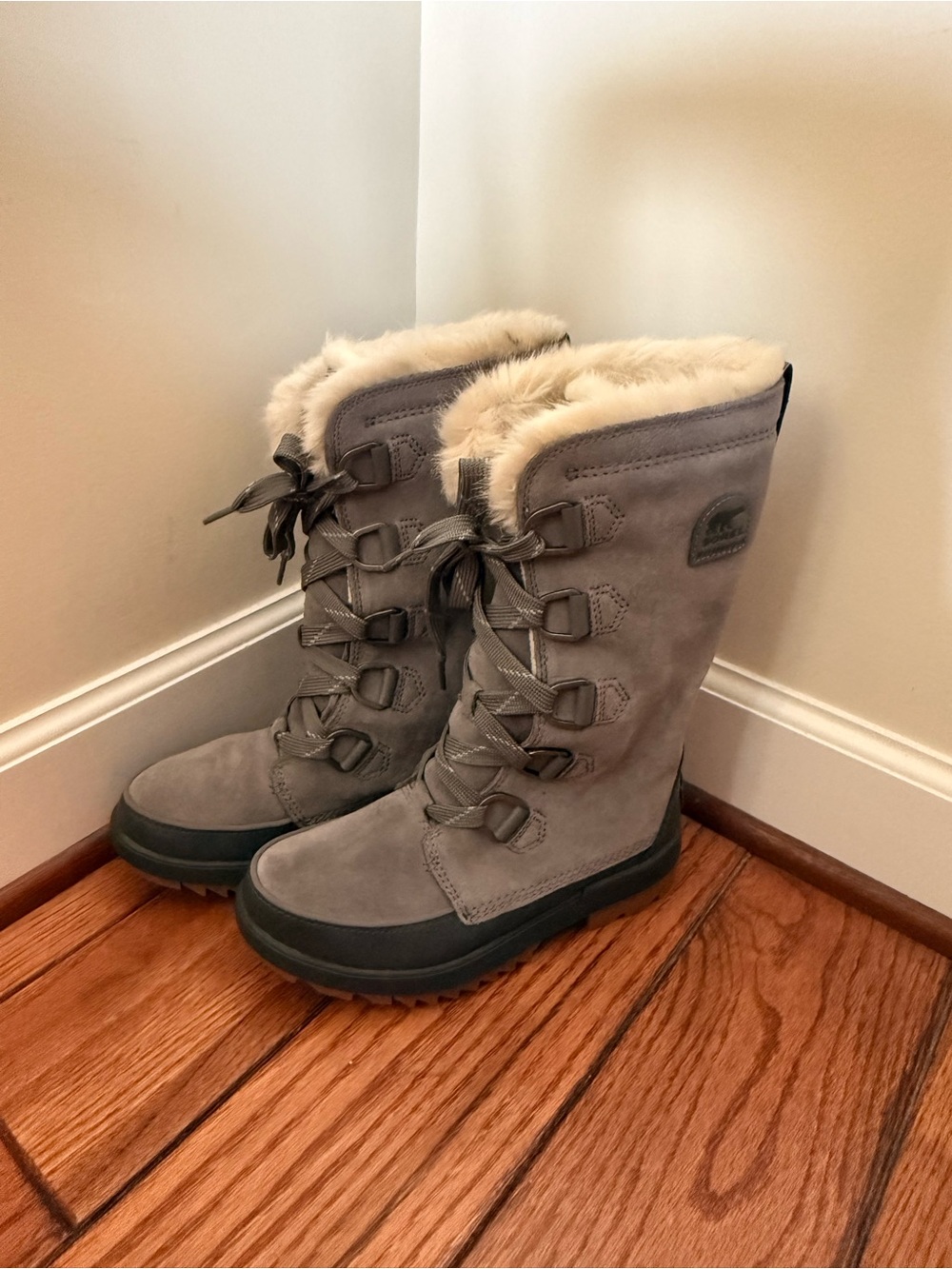 Women's Faux-Fur Lined Lace-Up Winter Boots - Gray
